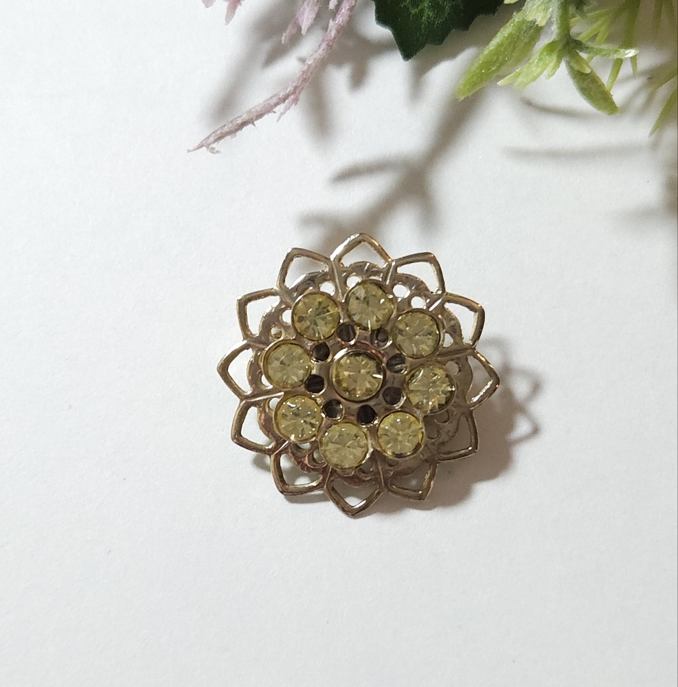 Vintage Yellow Crystal Gold Filigree Flower Brooch - Picture 12 of 15